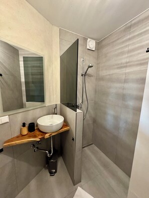 Studio, 1 Schlafzimmer (Auhagen) | Bilik Mandi | Pengering rambut, tuala disediakan, sabun, tisu tandas 