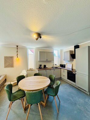 Apartment, 3 Schlafzimmer (Hagenburg) | مطبخ خاص | ثلاجة، ميكروويف، فرن، موقد طهي مسطح