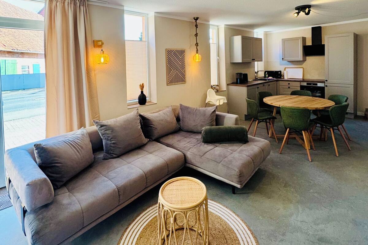 Apartment, 3 Schlafzimmer (Hagenburg) | Living area | 40-inch Smart TV with digital channels, heated floors