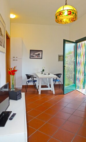 Apartment, 1 Bedroom | Living area
