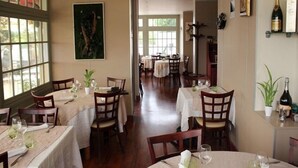 Lunch and dinner served - Suites du Cabinet Vert (Orléans)