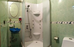 Signature suite, 1 queensize bed | Badkamer | Een douche