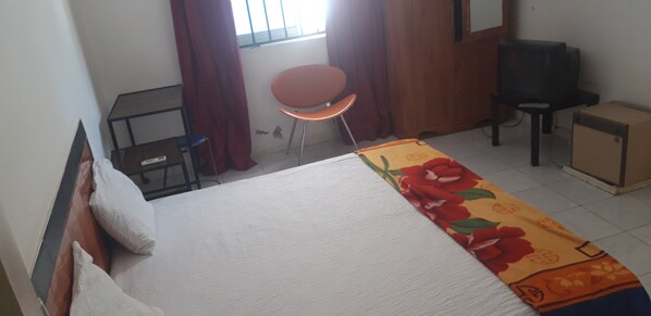 Double Room, Smoking | Desk, blackout curtains, free WiFi, bed sheets