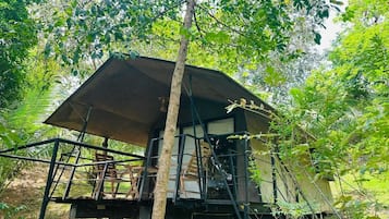 Luxury Tent | Soundproofing, iron/ironing board, bed sheets