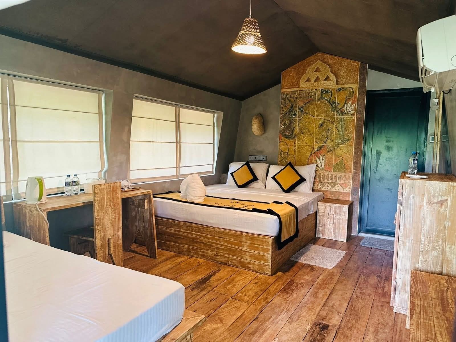 Luksustelttamajoitus | Äänieristys, silitysrauta/-lauta, vuodevaatteet