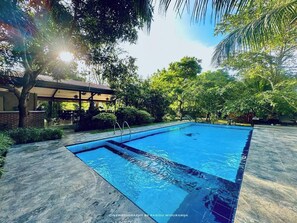 Kolam renang terbuka 