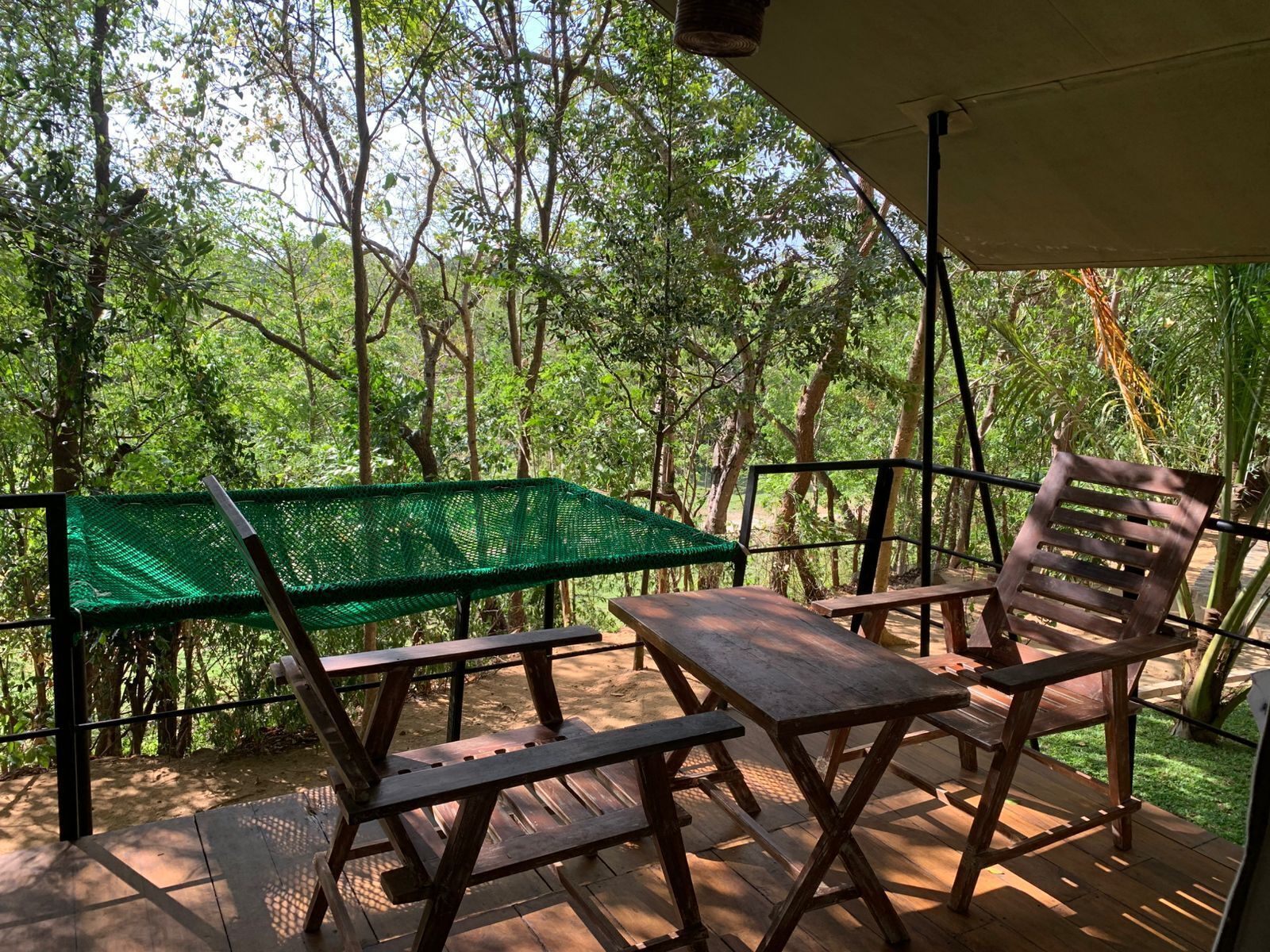 럭셔리 텐트 | 방음 설비, 다리미/다리미판, 침대 시트