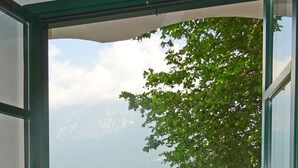 A balcony with a view of a lake, a wooden fence, and a sign that reads "LONGBEACH RESORT". - Holideal Campione Bed & Surf (Tremosine)