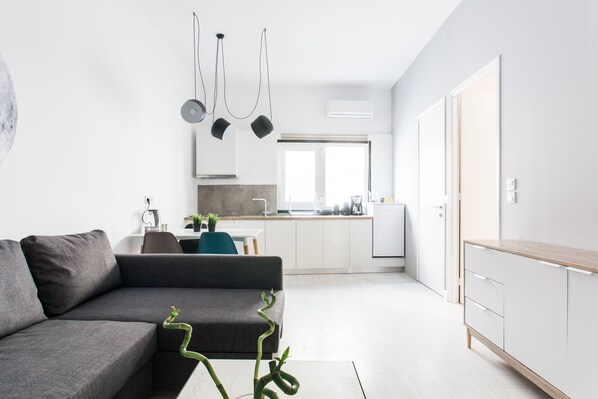 Apartment | Living area | Flat-screen TV