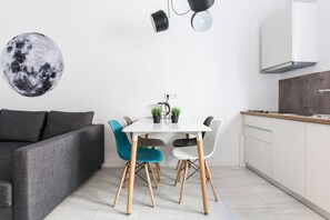Apartment | Living area | Flat-screen TV