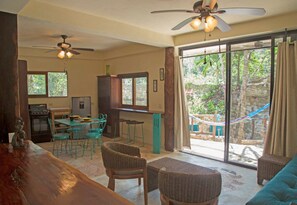 Huoneisto, 1 suuri parisänky ja vuodesohva (#6 ) | Oleskelualue