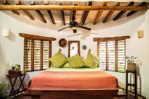 Kahden hengen huone, 1 suuri parisänky ( #3) | 6 makuuhuonetta, yksilöllisesti sisustettu, yksilöllisesti kalustettu