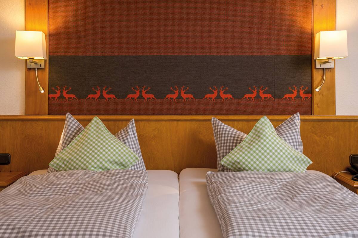 Ropa de cama de alta calidad, wifi gratis y ropa de cama 