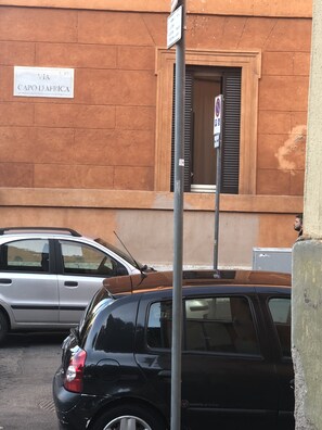 Exterior - Residenza Giulia al Colosseo (Rome)