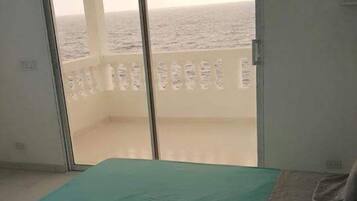 Classic Double Room, Bay View | Minibar, individually decorated, individually furnished, blackout drapes