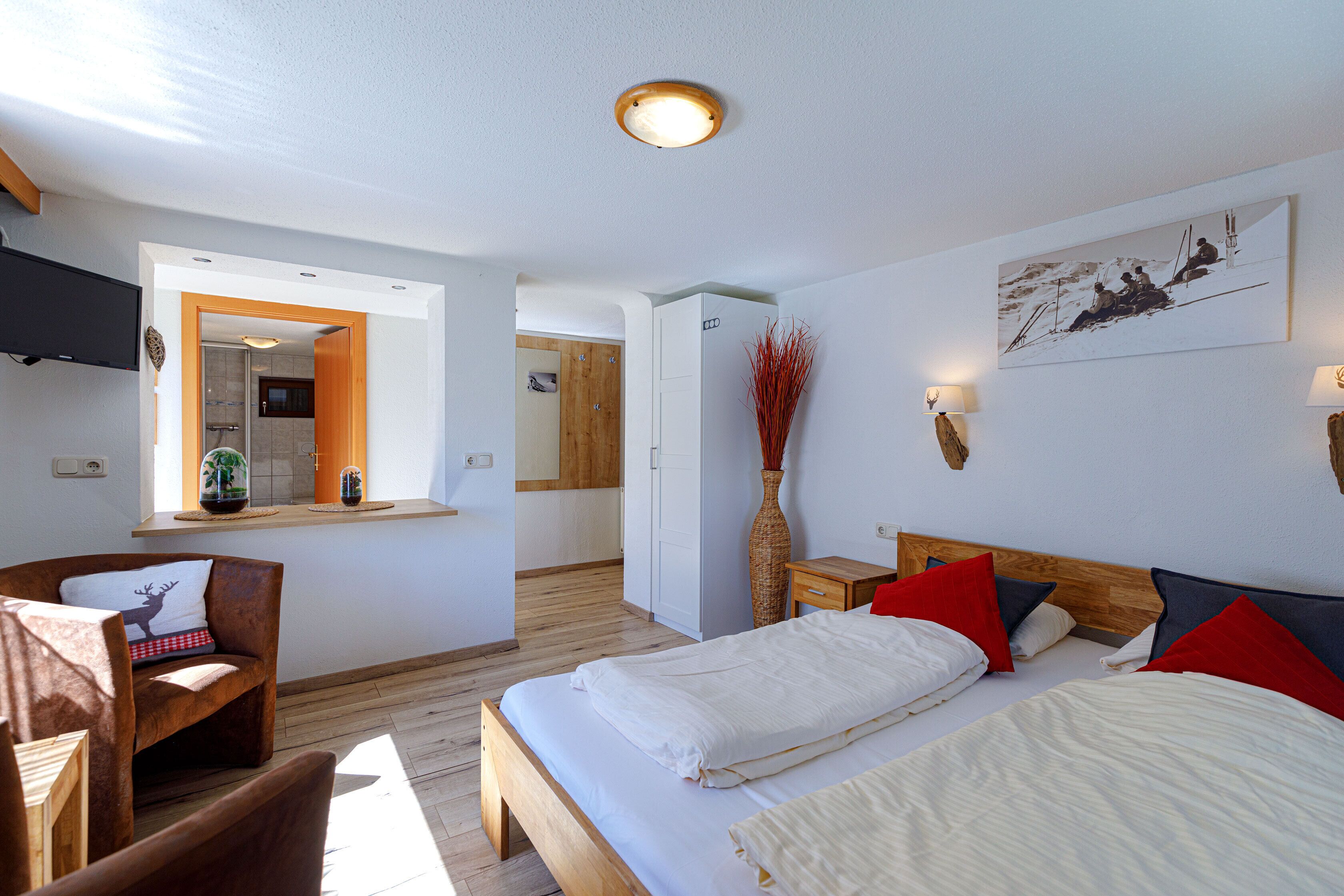 双人房 | 婴儿床、免费 WiFi 、床单