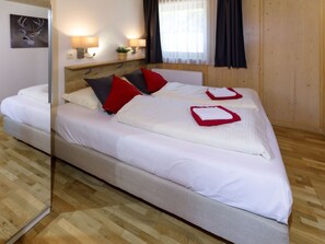 Apartment, 2 Bedrooms (Sonnenalm, incl. 75 EUR Cleaning fee) | Cots/infant beds, free WiFi, bed sheets - Landhaus Kitzblick (Piesendorf)