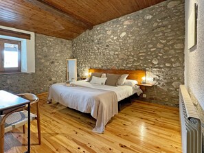 Habitación doble superior, 1 habitación, vista al patio | Ropa de cama de alta calidad, edredón y camas Select Comfort 