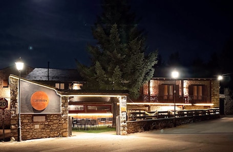 Fachada de la propiedad