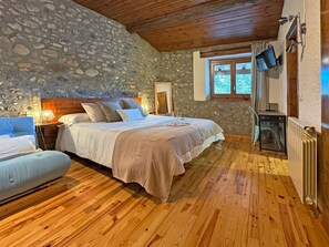 Chambre Double Supérieure, 1 chambre, vue cour intérieure | 1 chambre, literie de qualité supérieure, couette en duvet d'oie