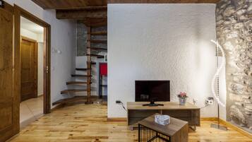 Superior Duplex, 1 Bedroom, Balcony, Mountain View | Living room