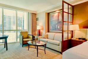 TV, offices - No Resort Fee ! Strip View Suite - Pools & Parking (Las Vegas)