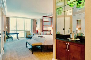 1 bedroom, in-room safe, desk, blackout curtains