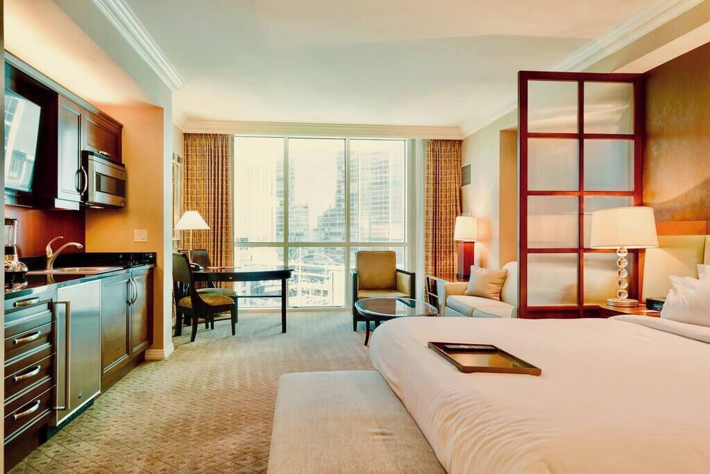 1 habitación, caja de seguridad en la habitación y escritorio 