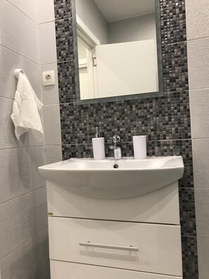 風筒、提供毛巾、洗頭水、廁紙