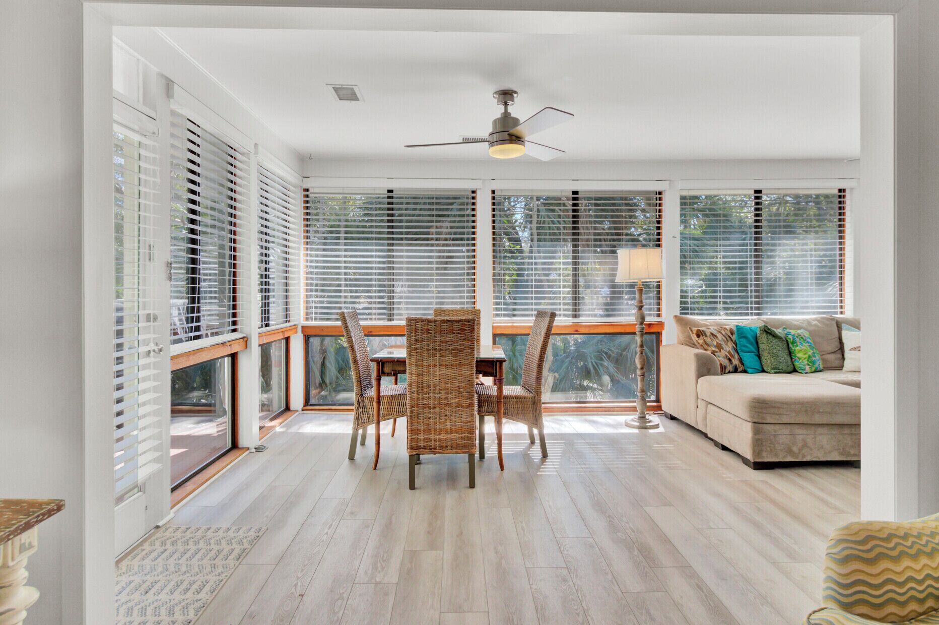 Téléviseur connecté, table de ping-pong