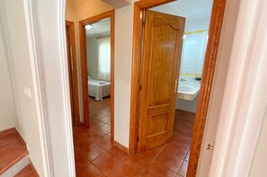 3 bedrooms, iron/ironing board, free WiFi, bed sheets