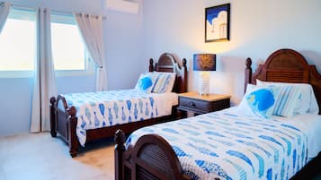 Condo, varias camas, para no fumadores, vista a la playa | 1 habitación, decoración personalizada, muebles diferentes y escritorio