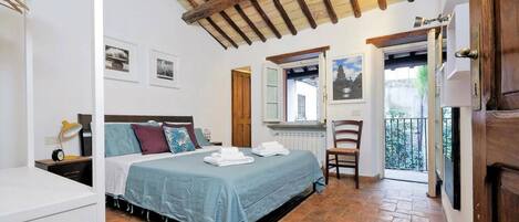 2 bedrooms, iron/ironing board, travel cot, free WiFi