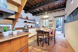 Frigorifero, forno, piano cottura, lavastoviglie