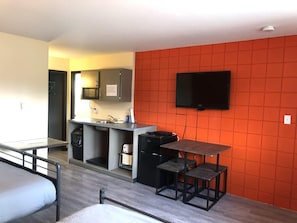 Private kitchen - The Canterbury Inn of Downtown Invermere (Invermere)