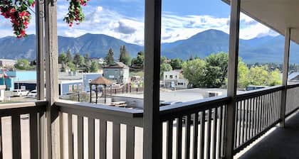 The Canterbury Inn of Downtown Invermere
