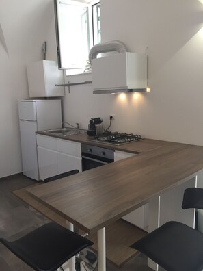 Wasserkocher mit Kaffee-/Teezubehör, Kochgeschirr/Geschirr/Besteck