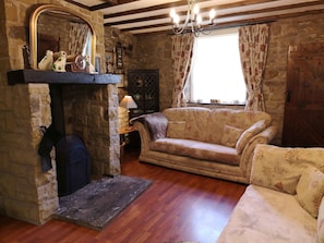 Traditional Cottage, 2 Bedrooms, Non Smoking, Garden Area | Living room