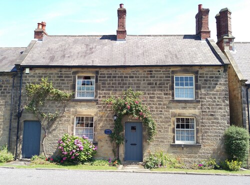 Pathways Holiday Cottage a Delightful 18th Century Stone Cottage in Derbyshire