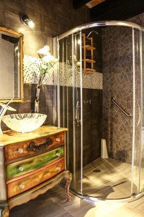 Articles de toilette (gratuits), serviettes fournies