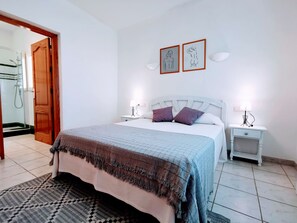 2 bedrooms, in-room safe, iron/ironing board, free WiFi