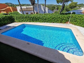 Unclassified image, 5 of 22, button