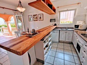 Kühlschrank, Mikrowelle, Ofen, Geschirrspüler