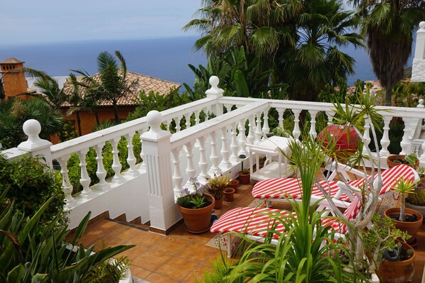 Terrace/patio - Villa Larnia vacation for body, mind and soul (El Sauzal)