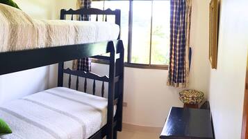 Familie appartement, meerdere bedden, niet-roken (Las Molas) | Individueel gedecoreerd, individueel gemeubileerd, gratis wifi