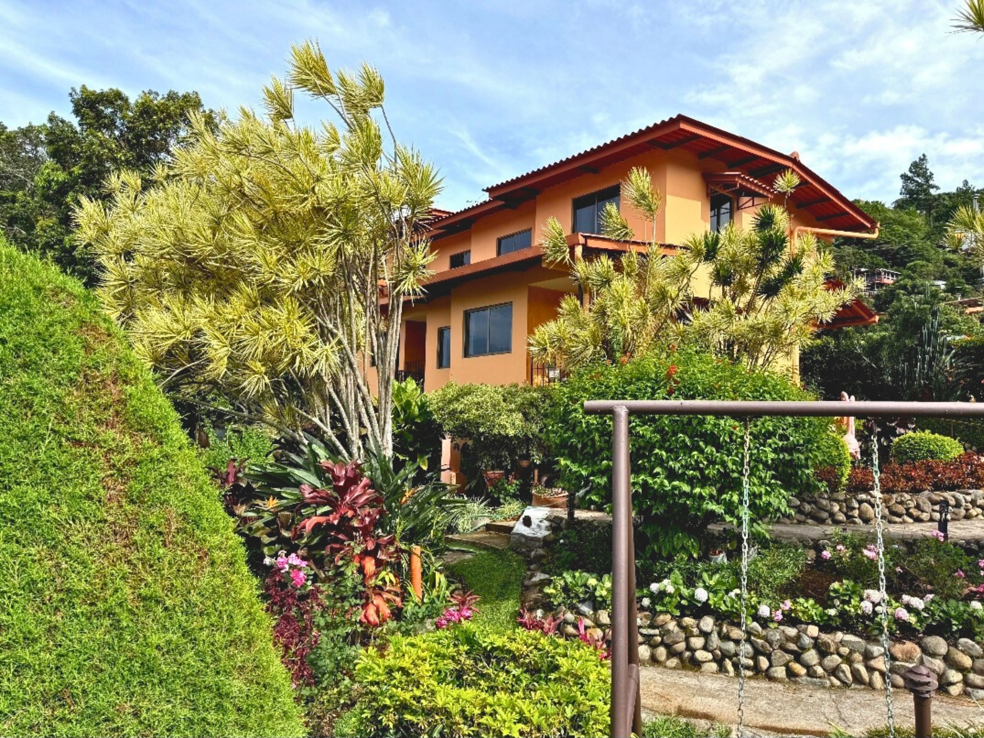 Façana frontal de l'allotjament