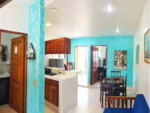 Apartament, diversos llits, no fumadors (Romance) | Cuina privada | Frigorífic, microones, placa de cuina i cafetera i tetera