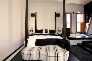 6 bedrooms, in-room safe, iron/ironing board, WiFi