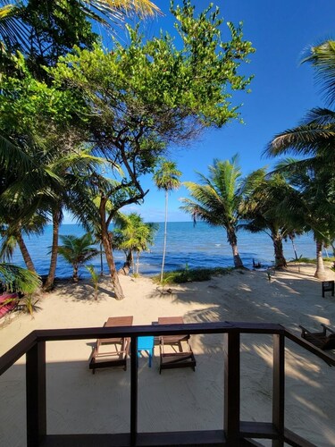 SONNEN- UND MEERSTRANDHAUS eingebettet an einem eigenen Privatstrand am karibischen Meer!