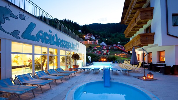 Indoor pool, outdoor pool - Kinderhotel Laderhof (Ladis)